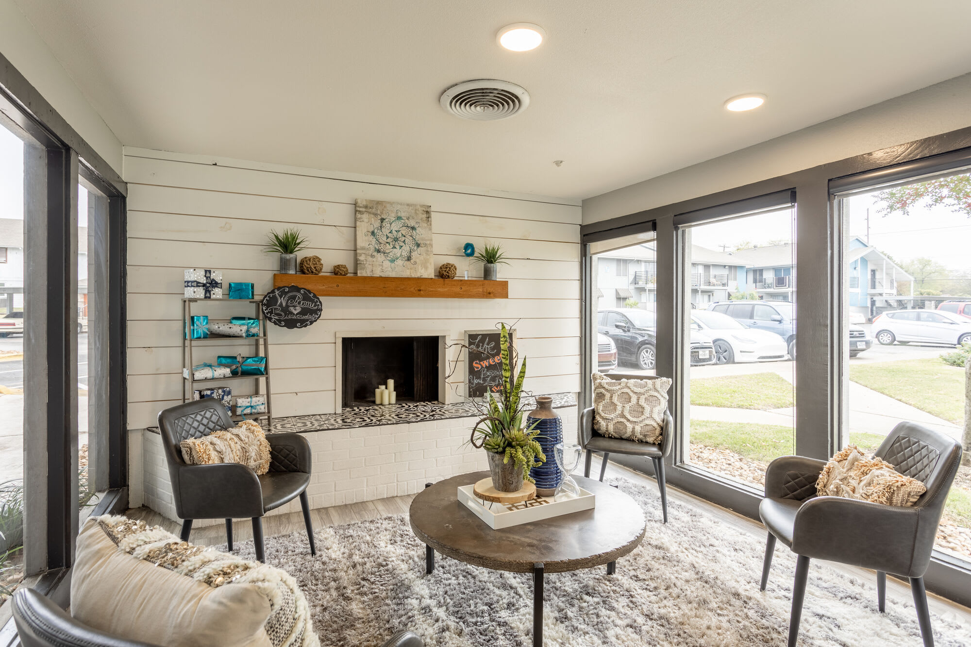 Aubry Hills Apartments – photo 4
