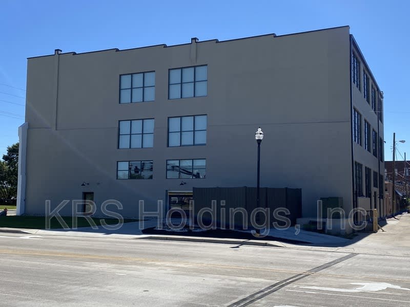 225 North Water St – photo 2