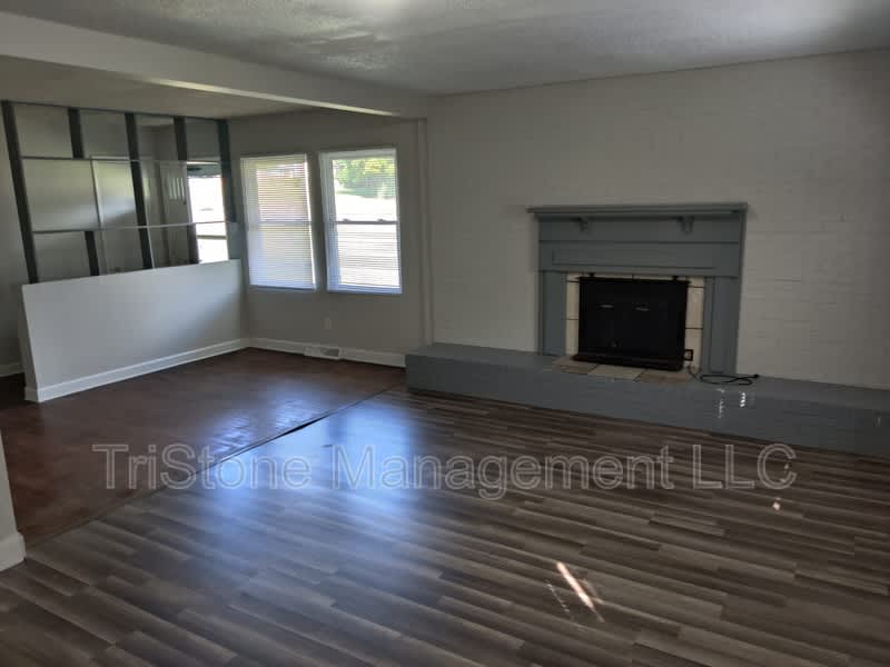 6820 Flintrock Road – photo 4