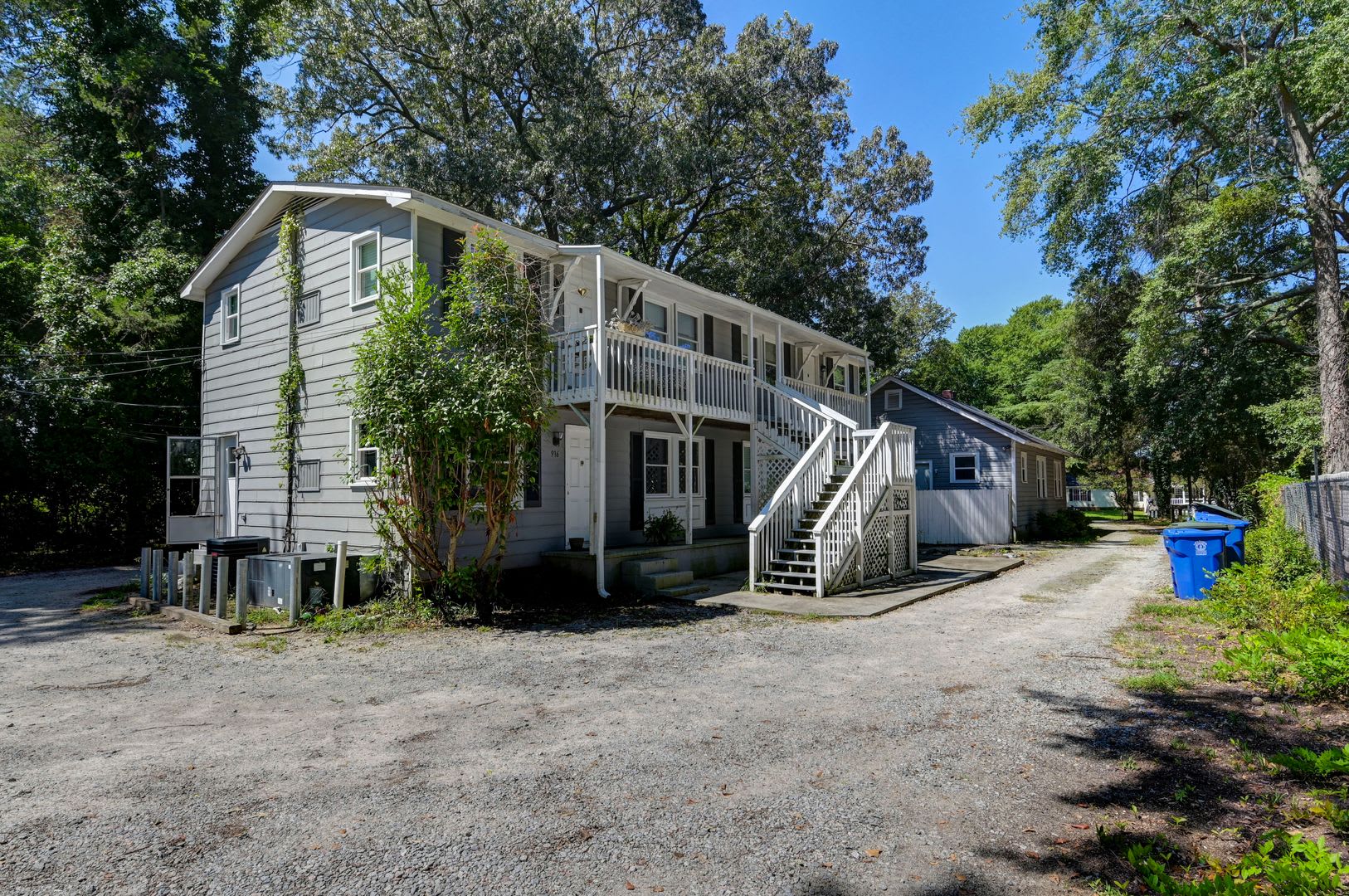 Just 8 Minutes from USC – Charming 2 Bedroom Home with Covered Front Porch! – photo 2