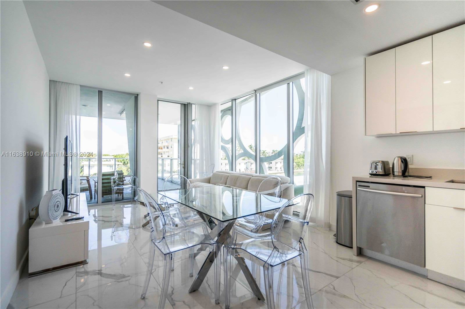 8425 Crespi Boulevard – photo 2