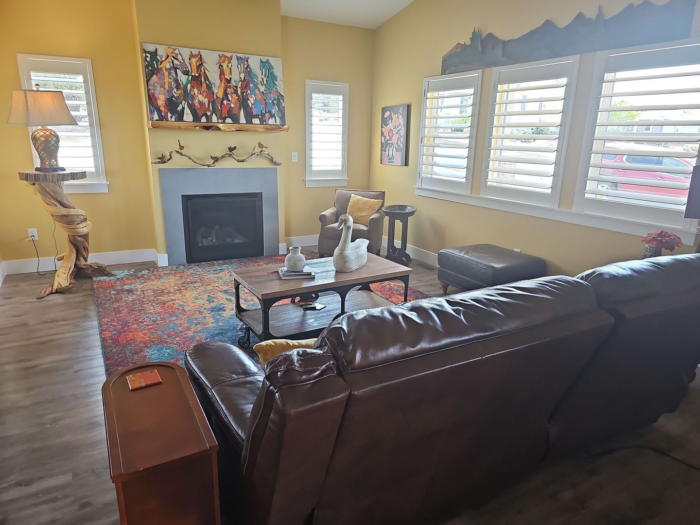 Fully Furnished Home with Stunning Cascade Mountain Views – Flexible Lease Options – photo 3