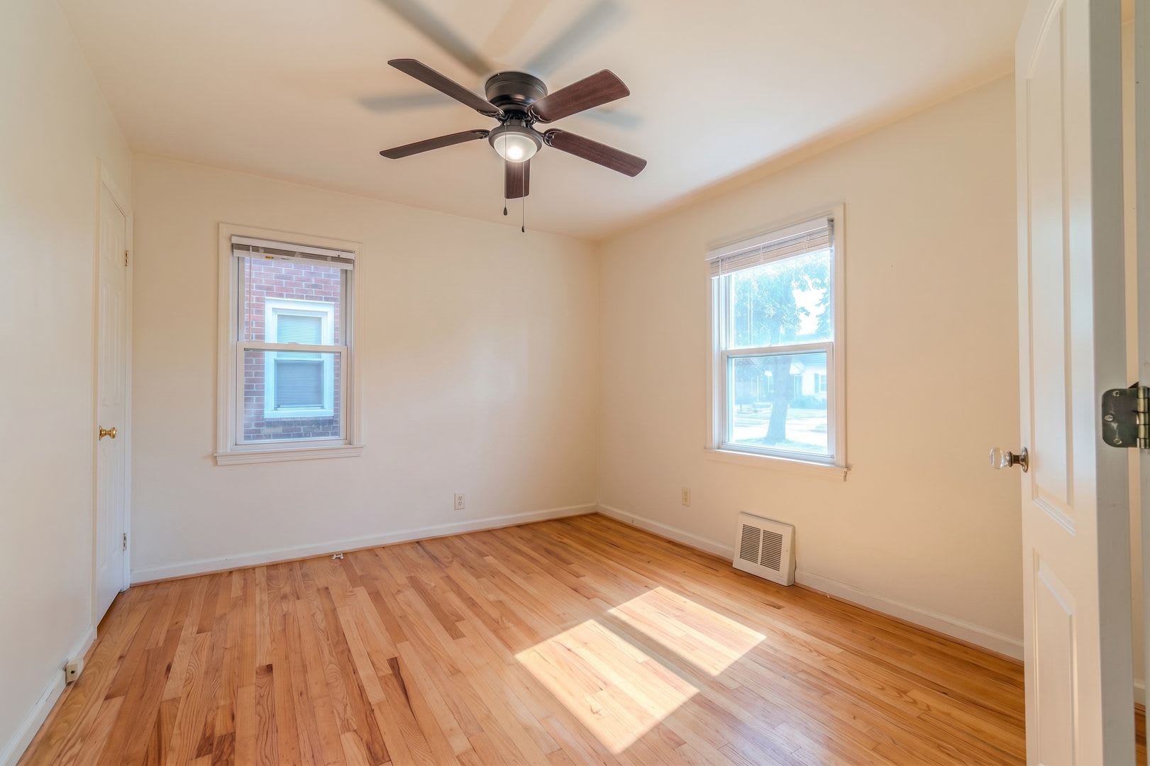 Spacious 3 Bedroom Home Full In Law Suite In Royal Oak – photo 5