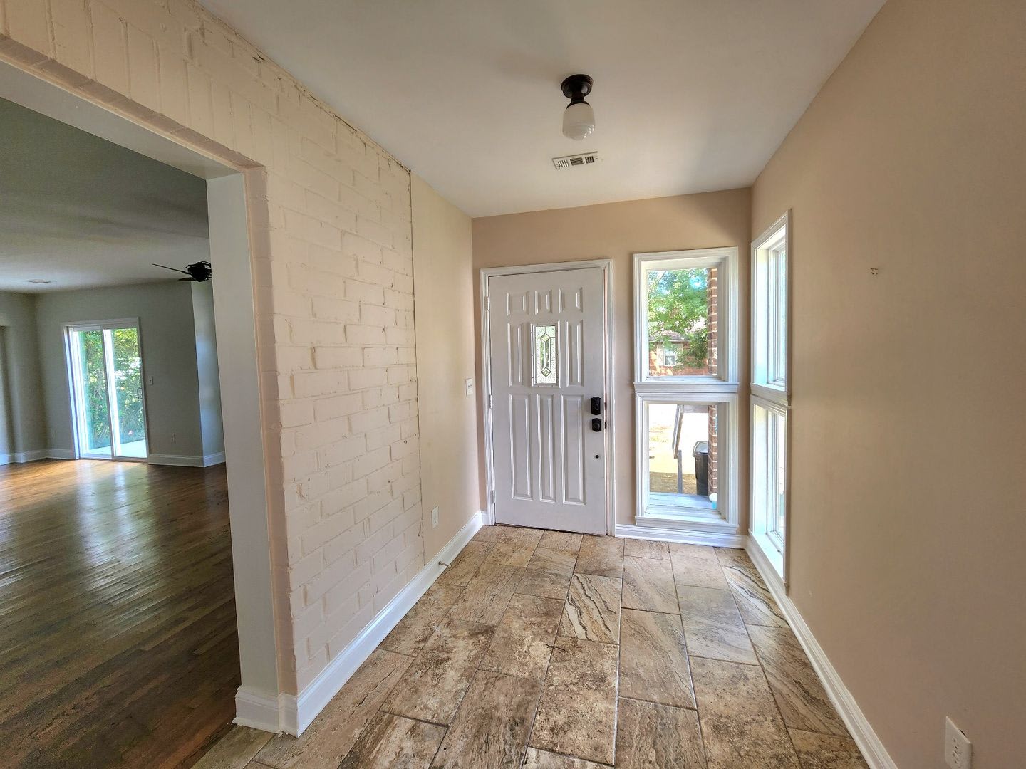 Completely Remodeled Navy Point 3 Bedroom, 2 Bath Cottage! Close to the Water!! – photo 2