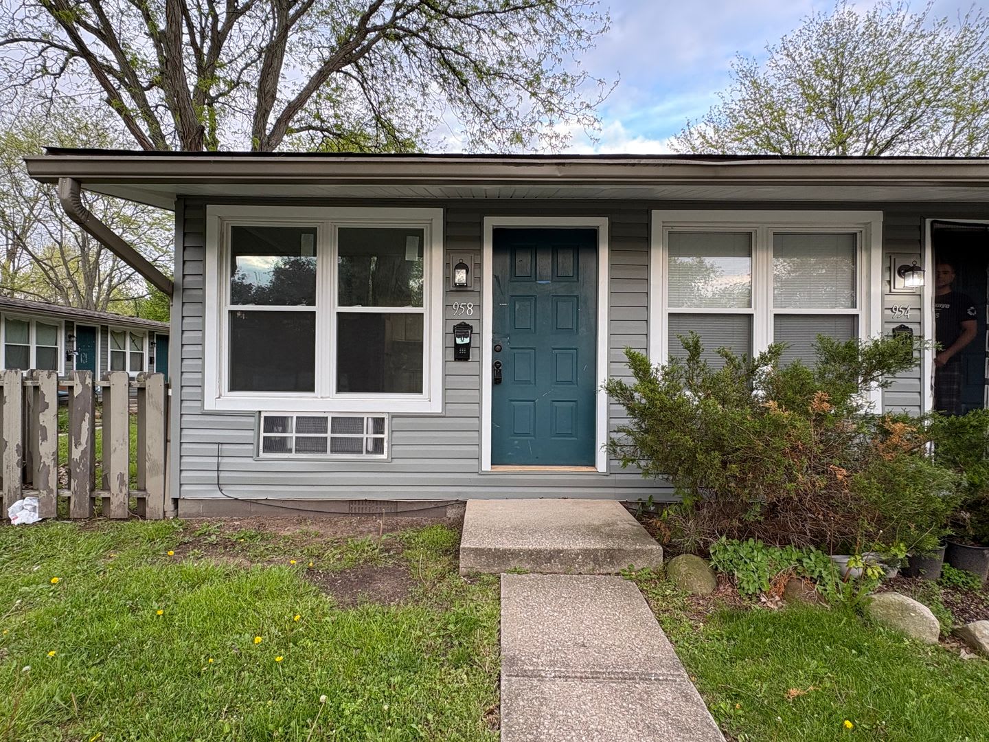 Fresh, Efficient Kent Rental with Water, Sewer & Trash Included – photo 1