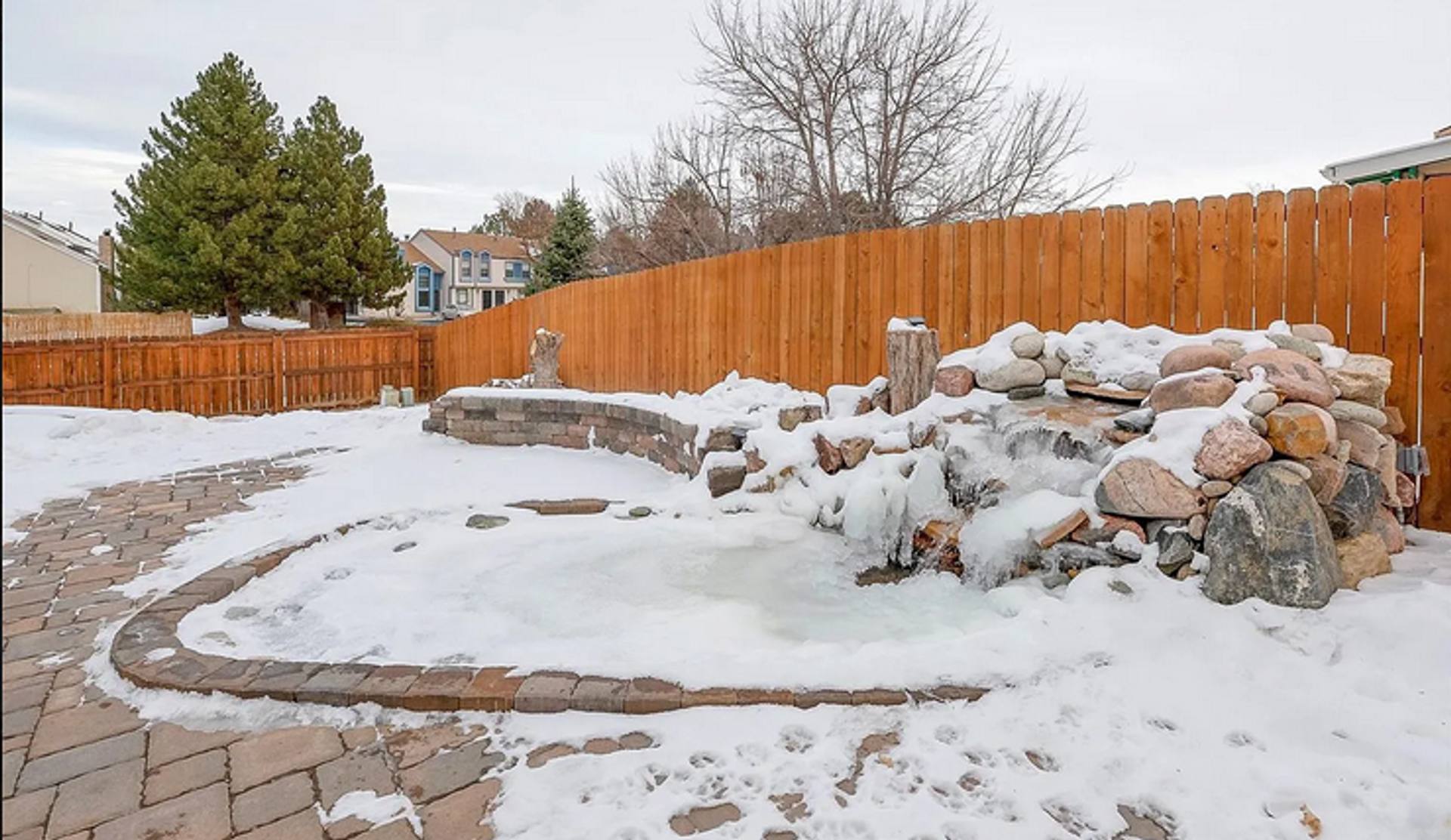 Huge room in a large shared home, private bathroom, great neighborhood, friendly roommates! – photo 3