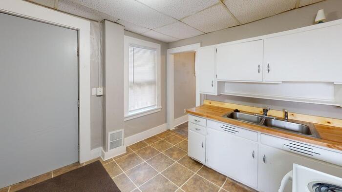 413 1/2 West Thayer Avenue – photo 2