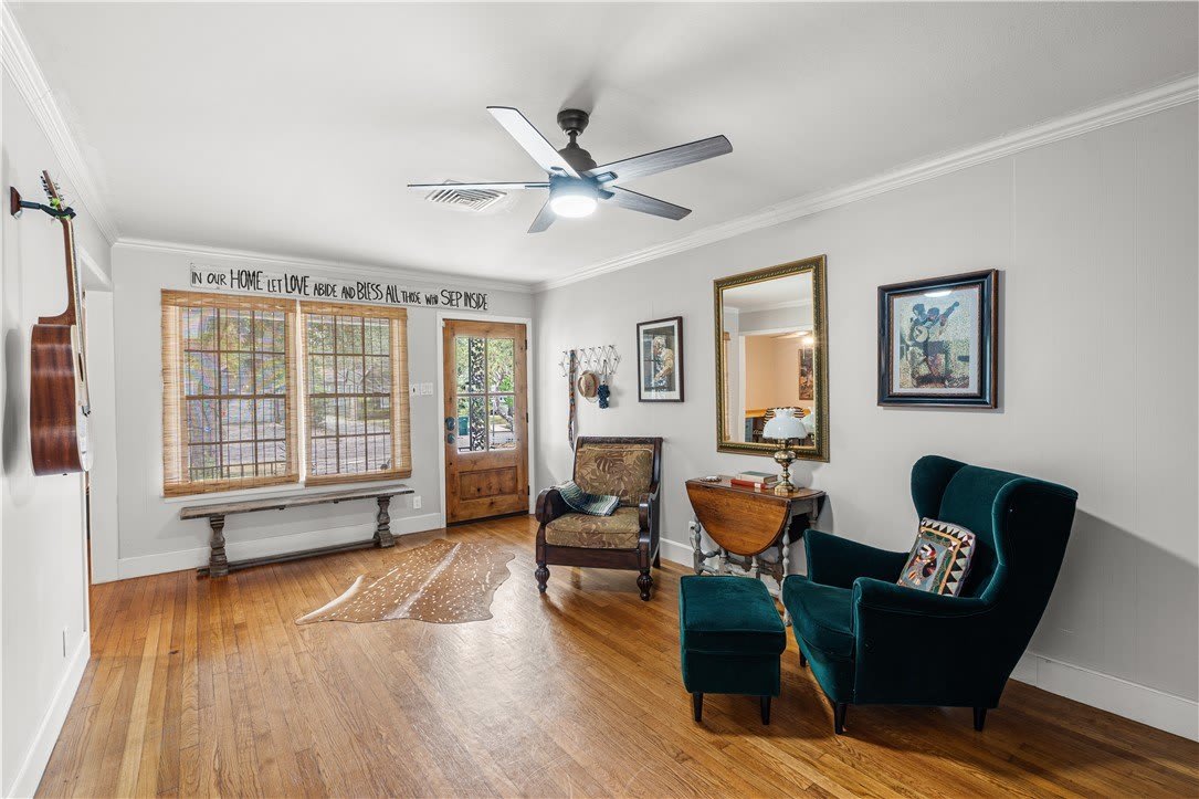 306 Naples Street – photo 4