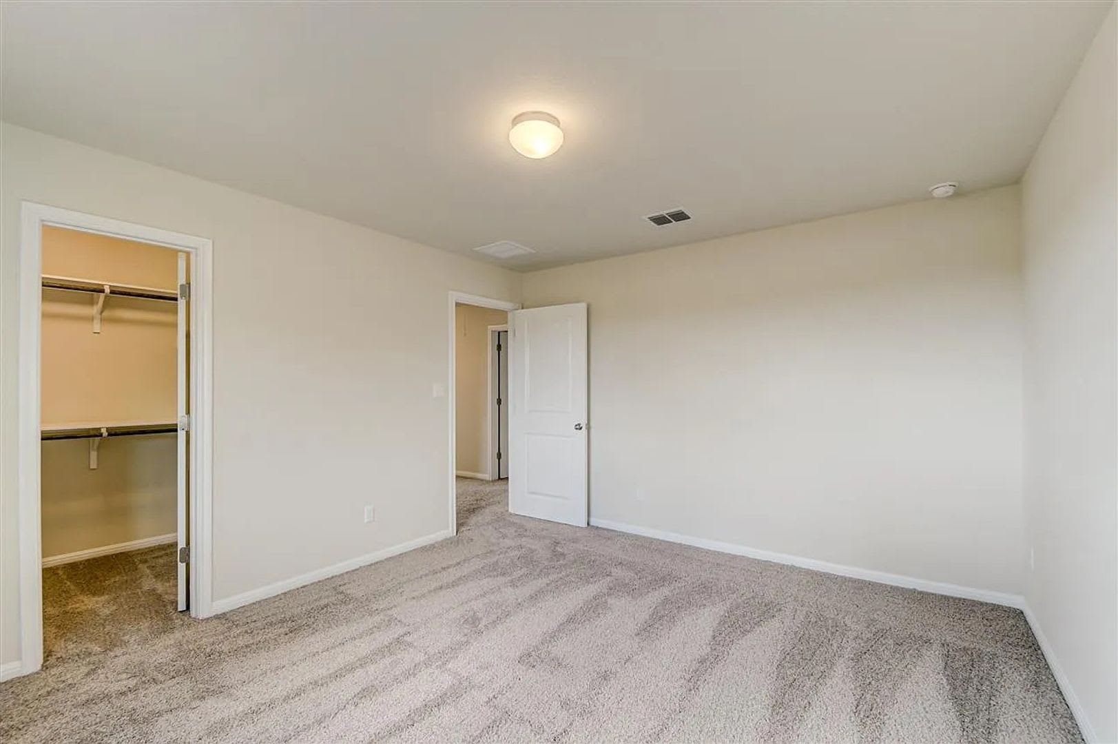 Room in 4 Bedroom Home in Kyle – photo 4