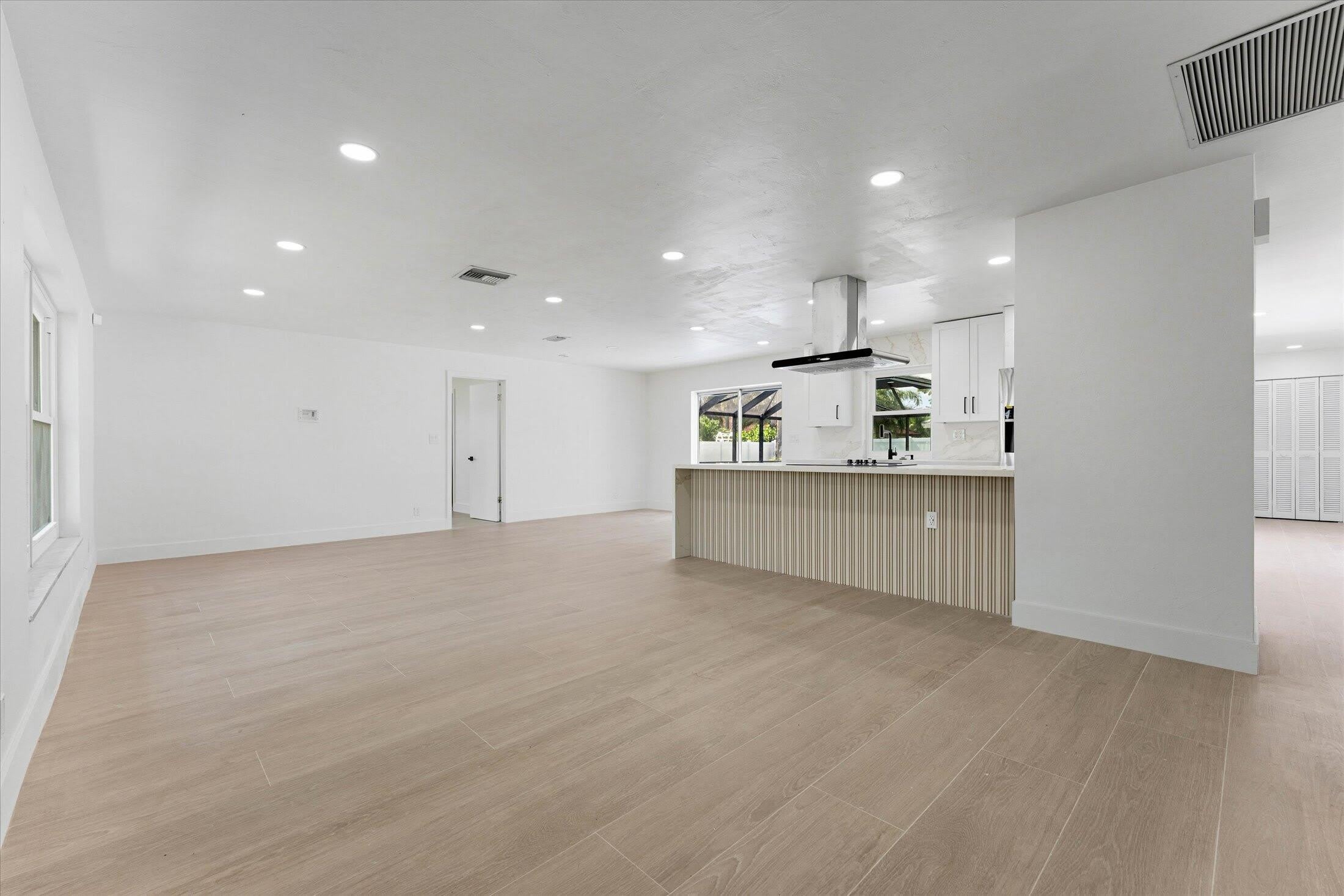 1540 Nw 10Th Street – photo 3