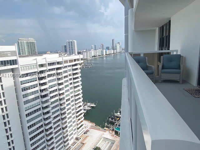 9 Island Ave – photo 5