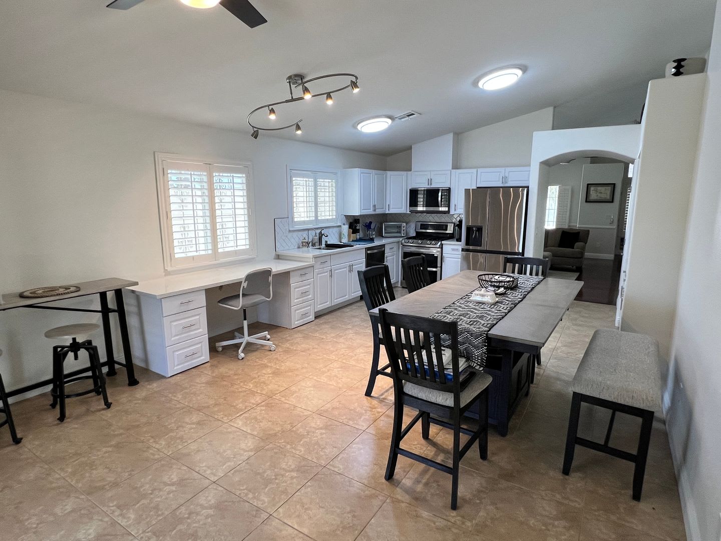 Cozy Fully Furnished Single Story Home – photo 4