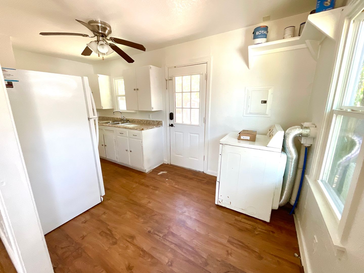 Charming 2 Bedroom House with Detached Garage & Workshop in the Heart of Llano! – photo 4