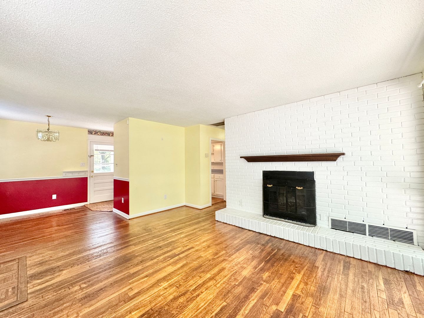 Beautiful Home with Great location – photo 3