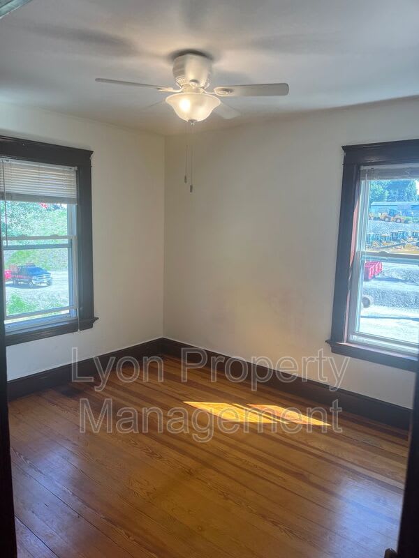 352 Manville Rd – photo 5