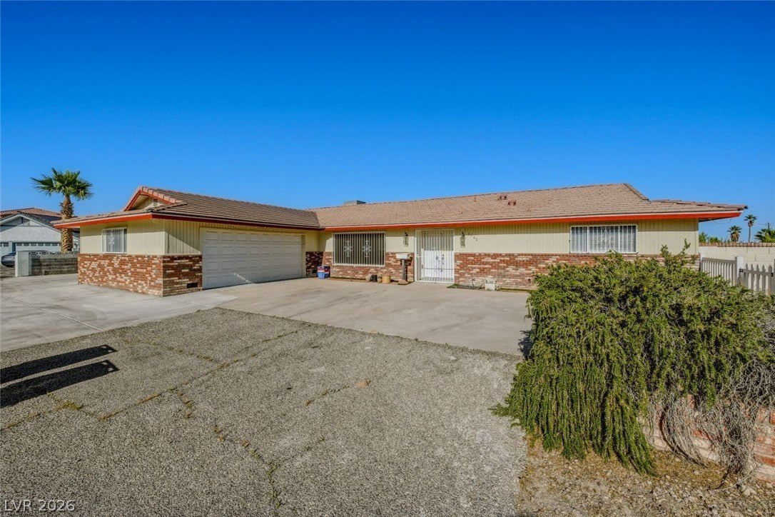 6760 W Oakey Boulevard – photo 1