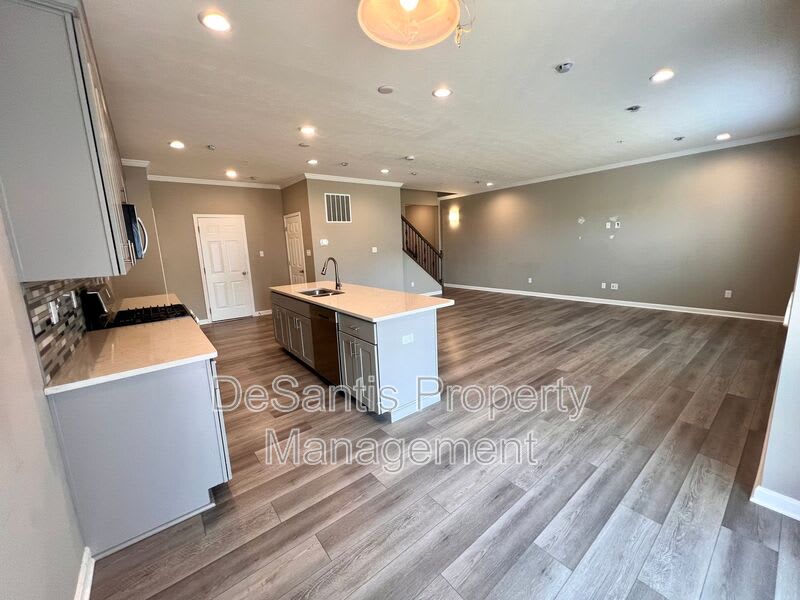 2105 Canterbury Drive – photo 2