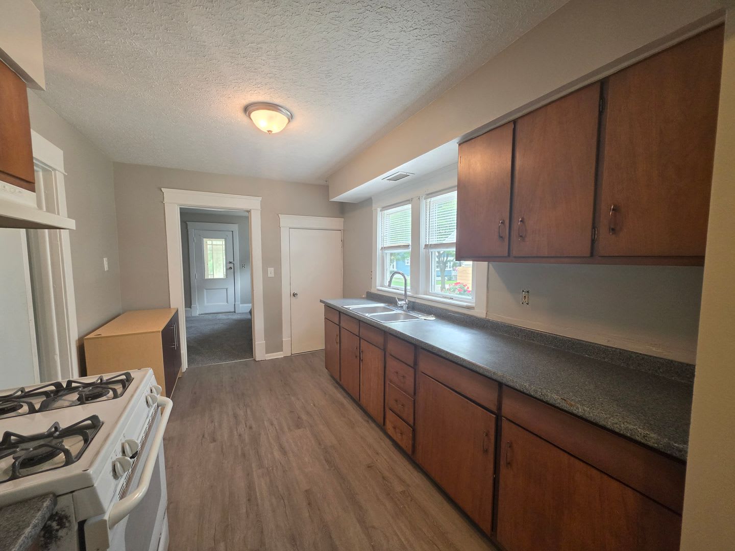Beautifully Renovated 3-Bedroom Home for Rent! – photo 3
