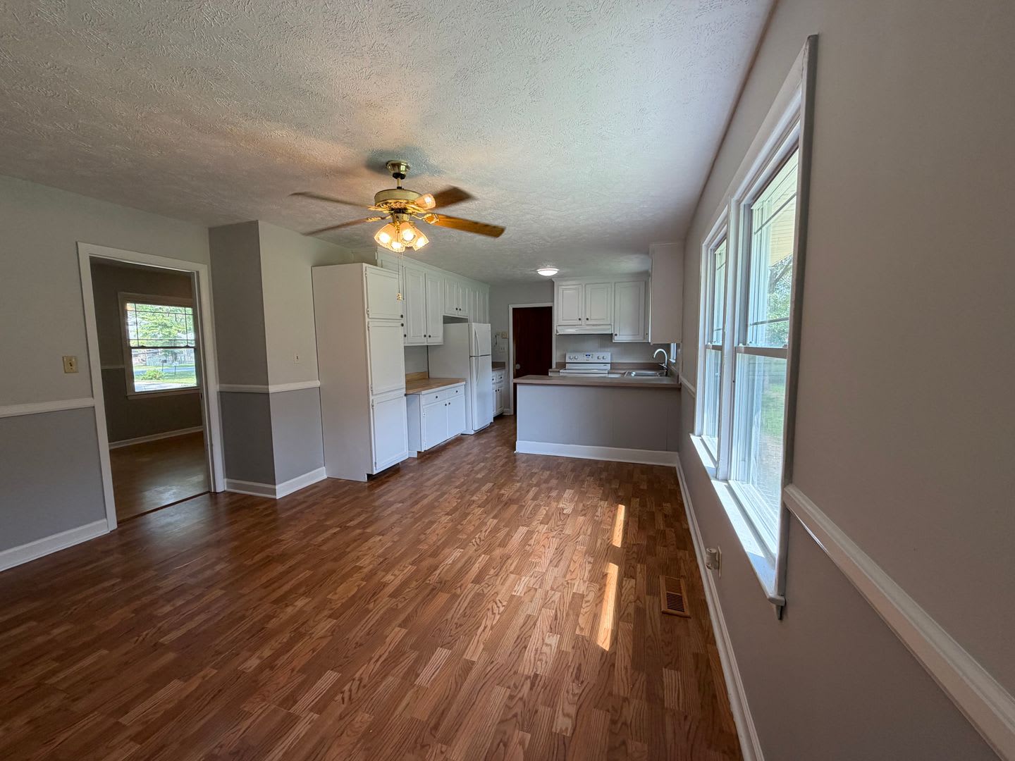 3 BEDROOM / 1 BATHROOM HOME – photo 2