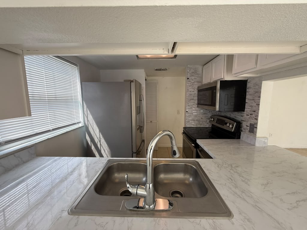 833 caribbean Dr – photo 5