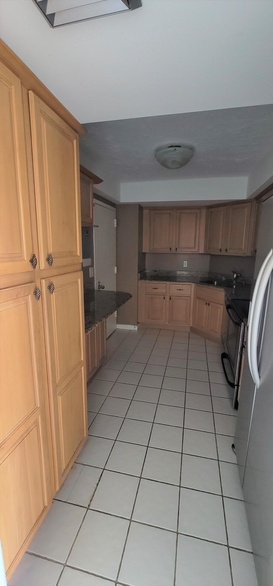 2425 Presidential Way – photo 2