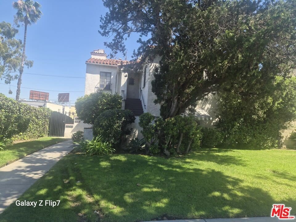 4424 S Victoria Ave – photo 1