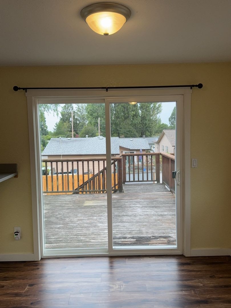 Limited Time Offer 25 Application Fee Apply Today Signed Lease Receive A 2 000 Gift Card To Fred Meyers – photo 4