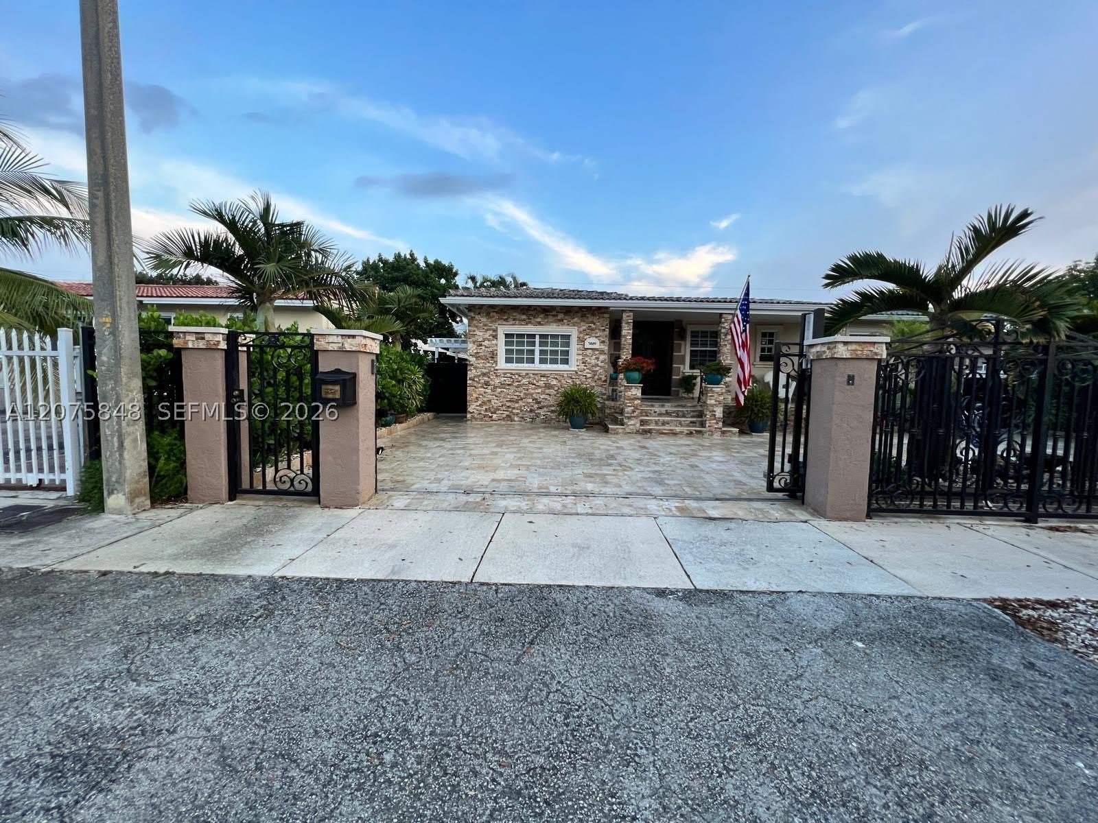 3889 NW 5th St – photo 2