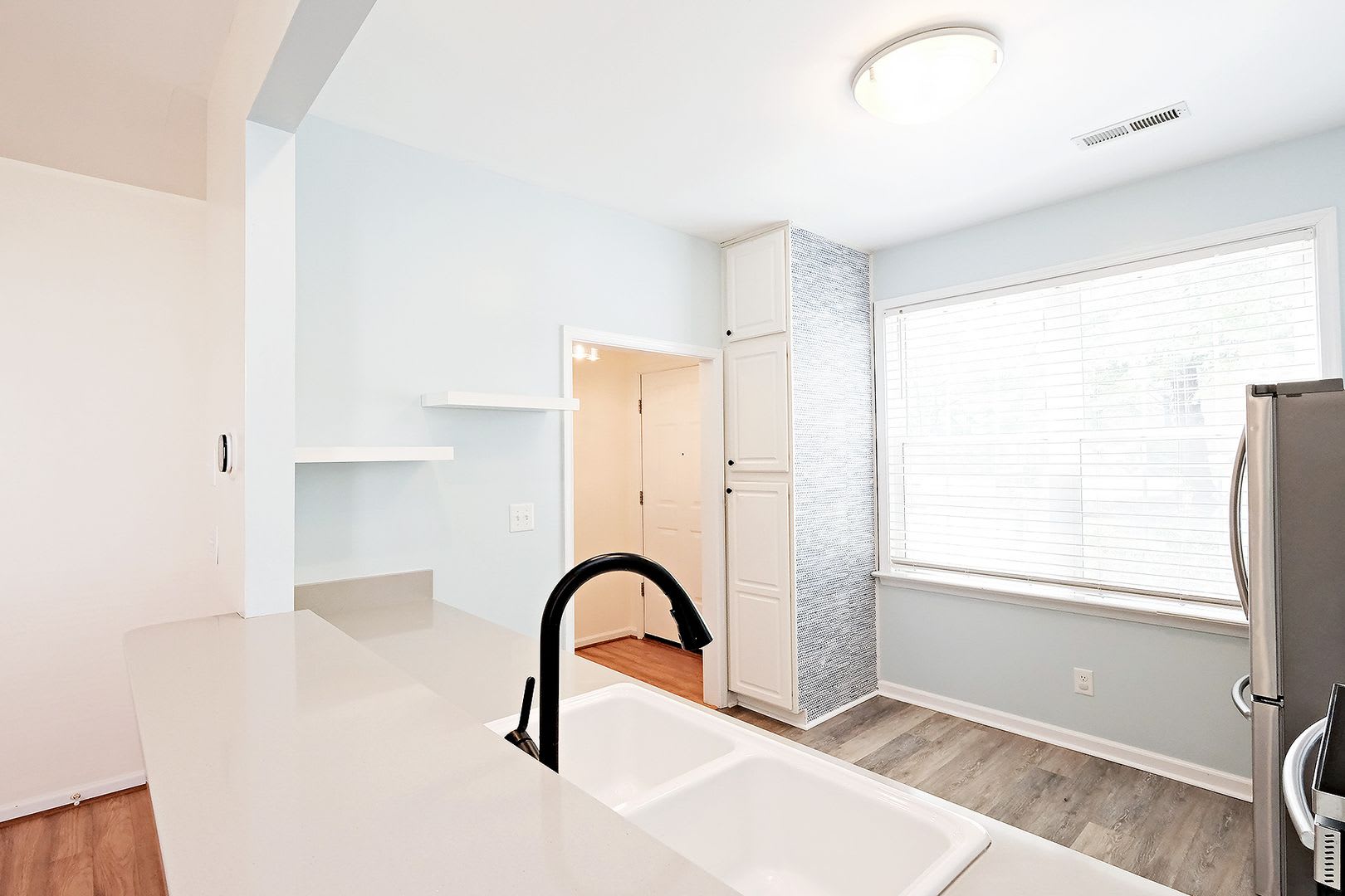 600 Off 1St Month S Rent Pet Friendly End Unit With Walkable Forest Lakes Lifestyle – photo 4