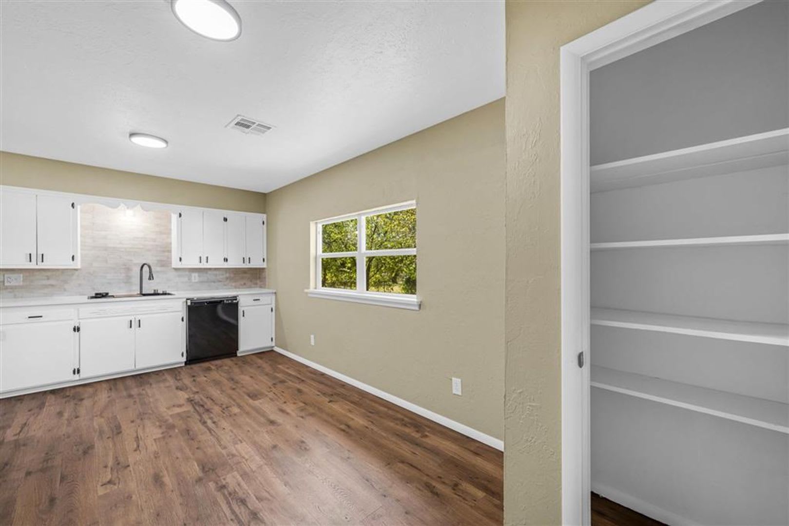 703 Se Sullivan Dr Coming Soon – photo 5