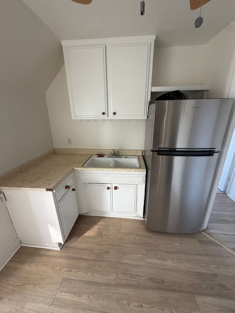 1 Bedroom West of the 5 Near the Beach-Available Now! – photo 4