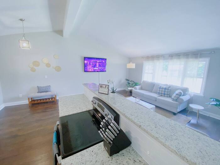 12005 Greenleaf Drive Southeast – photo 4