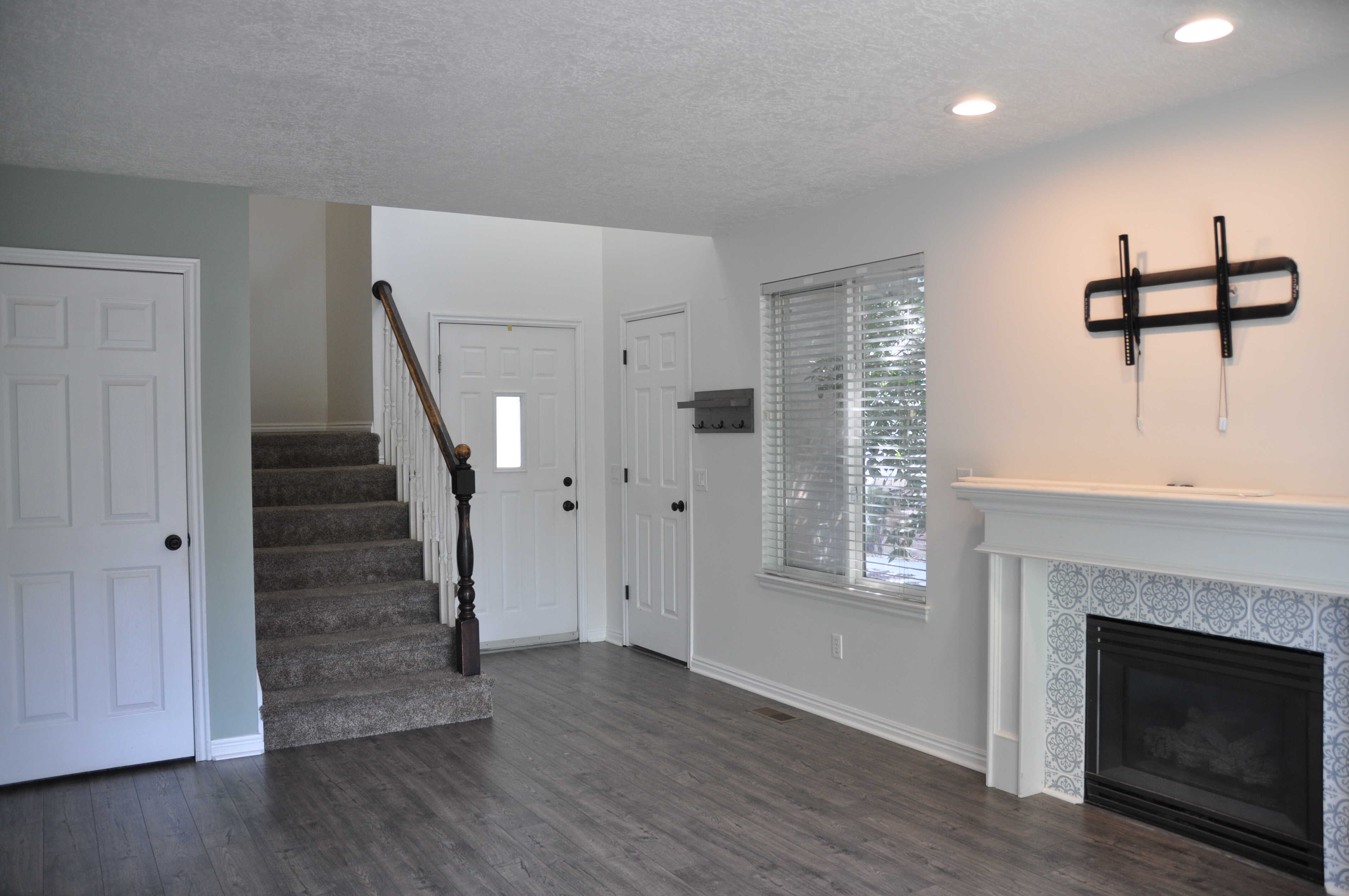 752 Village Way North – photo 2