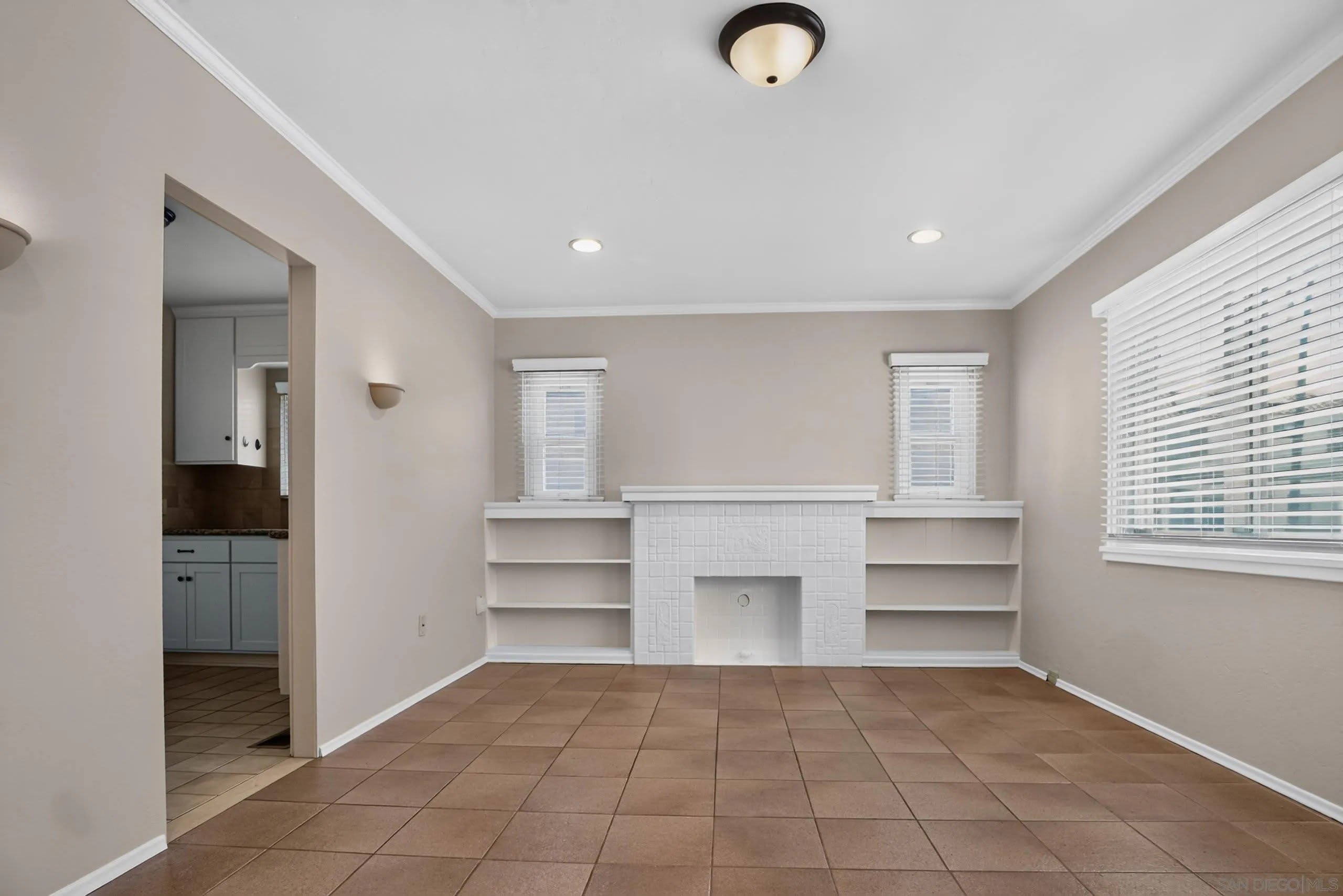 2444 Curlew St – photo 3