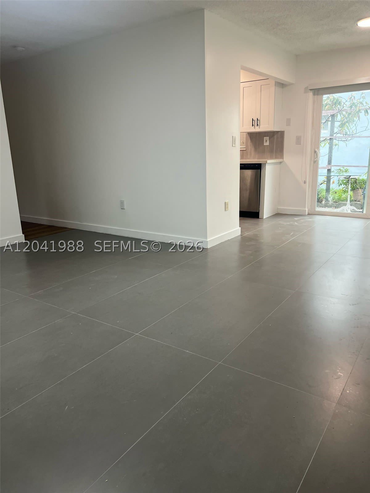 2611 NE 204th Ter – photo 2