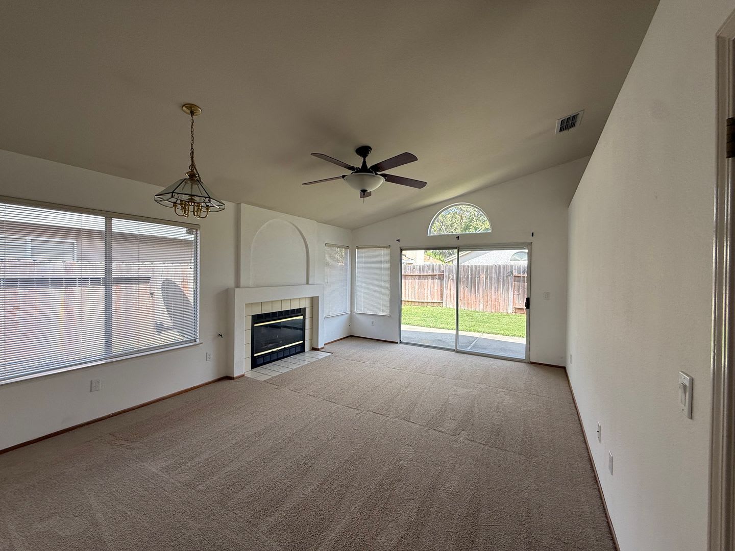 3 bed / 2 bath – photo 4