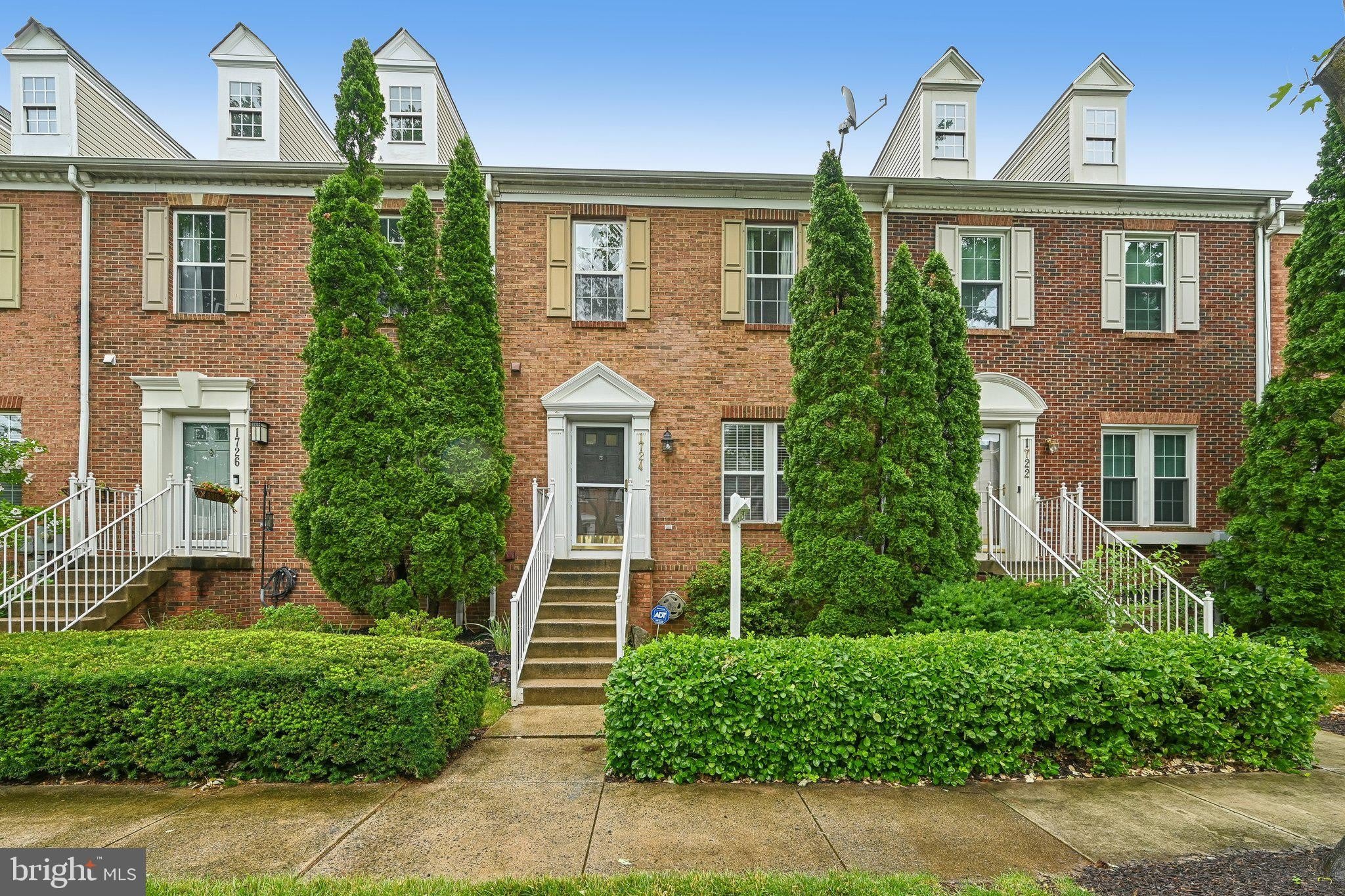 1724 EMORY Street – photo 1