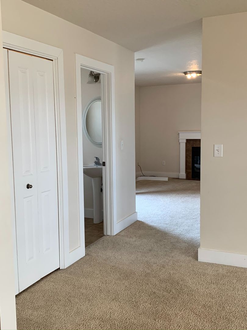 Perfect 3 bed 2.5 bath home in a quiet Middleton neighborhood. – photo 4
