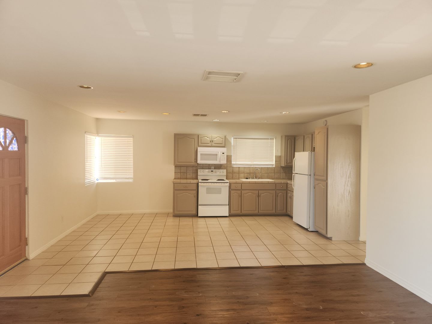 3 bed 2 bath house on the mesa! Move in special!! – photo 4
