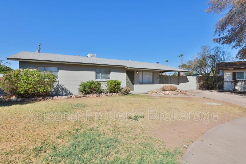 1026 S. Grand – photo 2