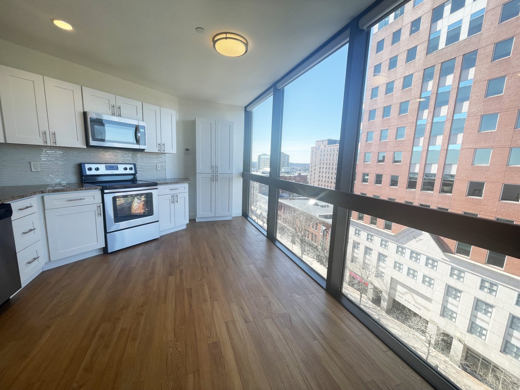 Red Oak at 875 Elm Street – photo 2