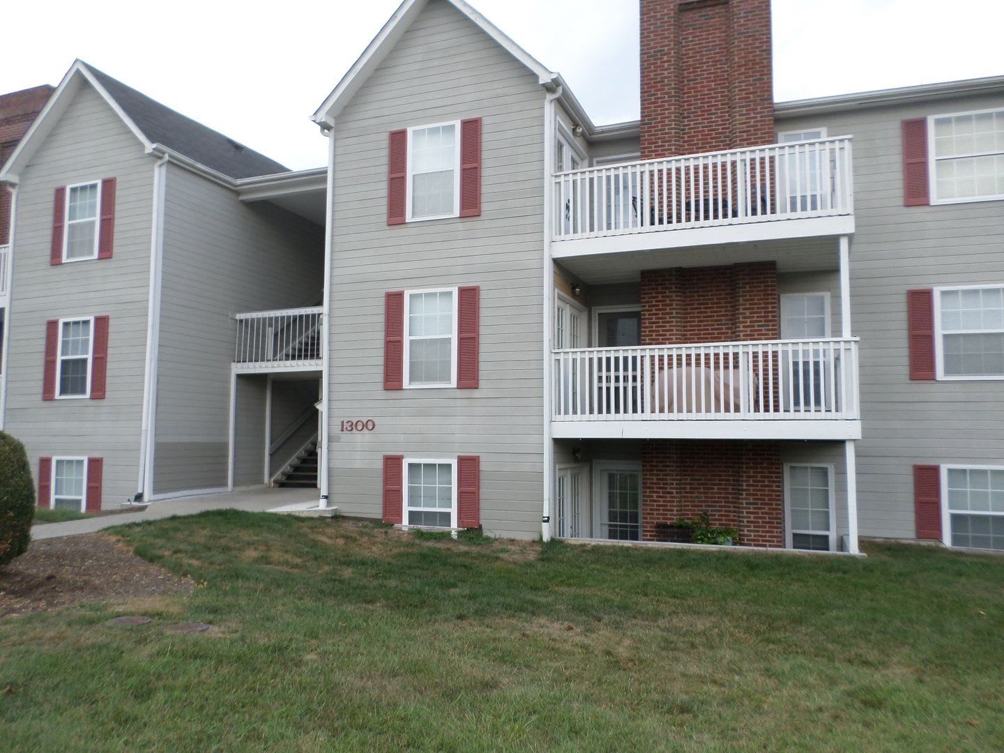 3 Bedroom, 2 Bath Condo – photo 2