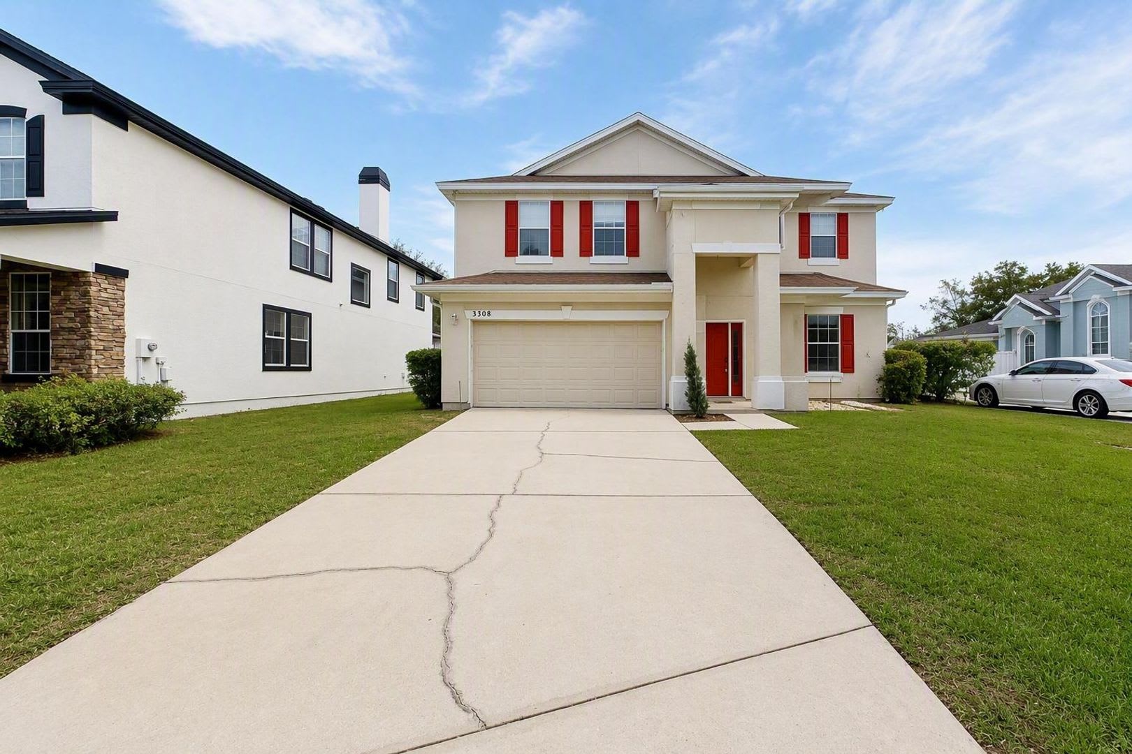 Room for Everyone in This Stunning 6-Bedroom Home! – photo 1