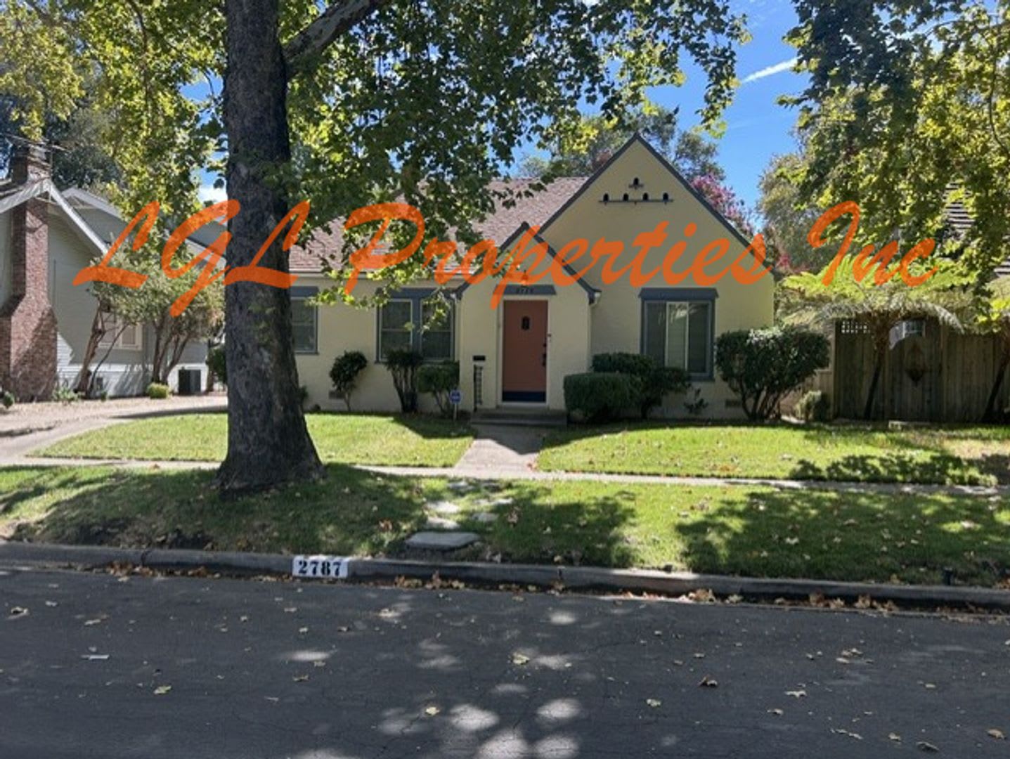 2787 19th Street 95818. Land Park 2 Bedroom 1 Bath On Tree Lined Street @ Markham & Land Park Dr. – photo 1