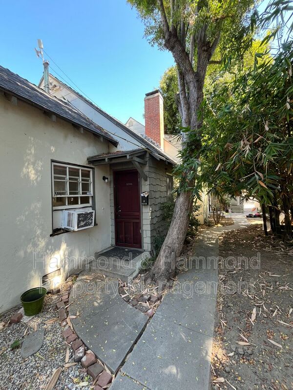 11044 Otsego St – photo 2