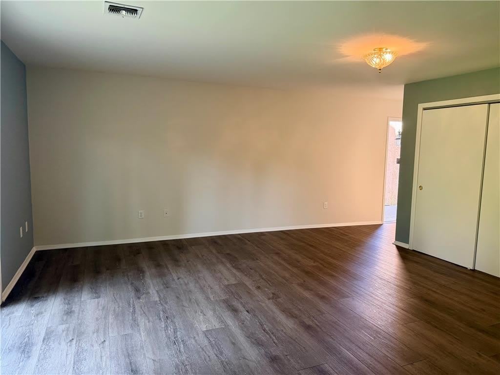 2402 Woodstock Dr – photo 5