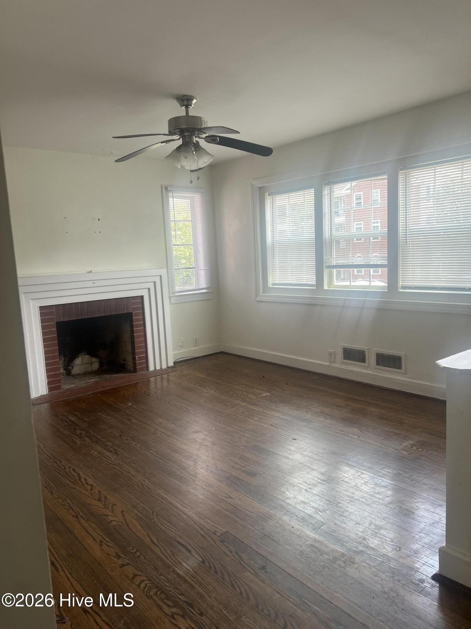 609 E 11th Street – photo 2