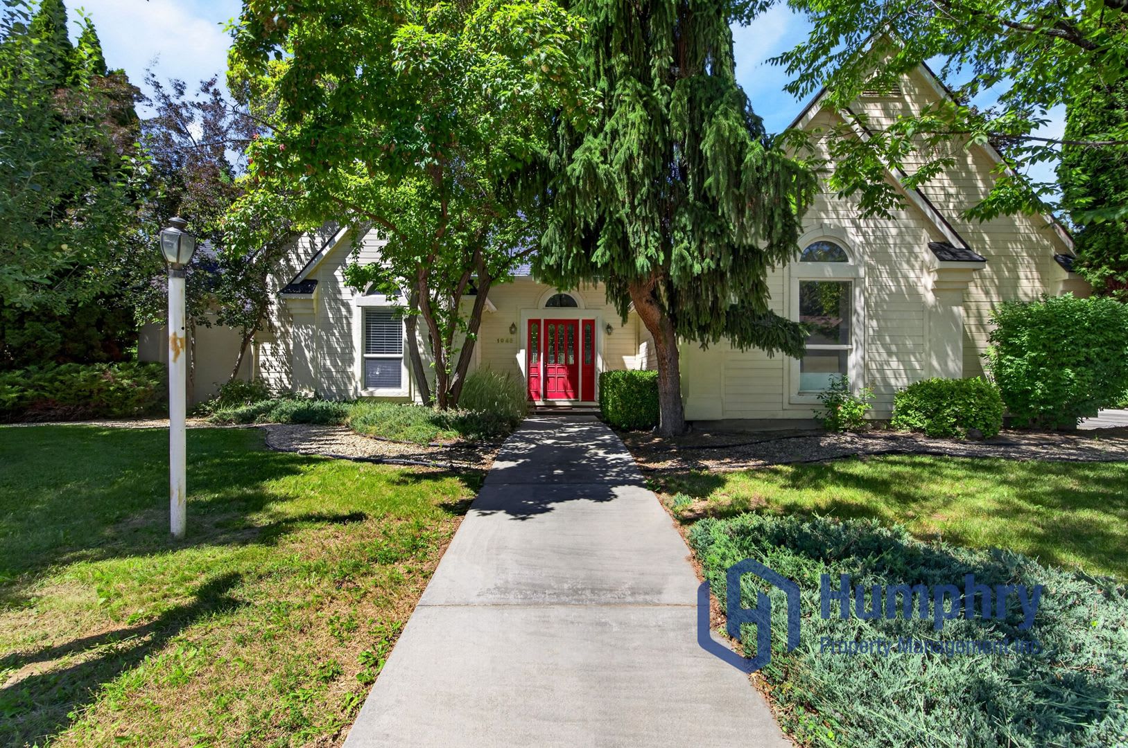 Beautiful home in Eagle near Eagle Hills Golf Course – photo 1