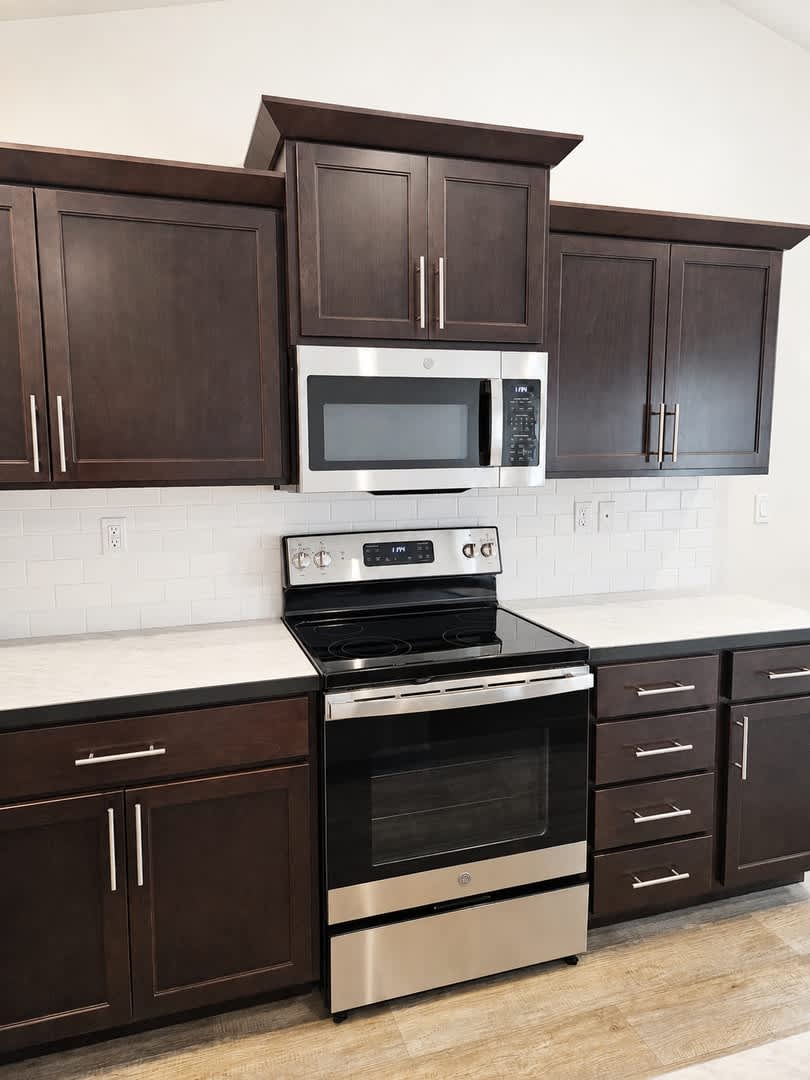 Beautiful Home with Large RV Pad and Premium Finishings – photo 4