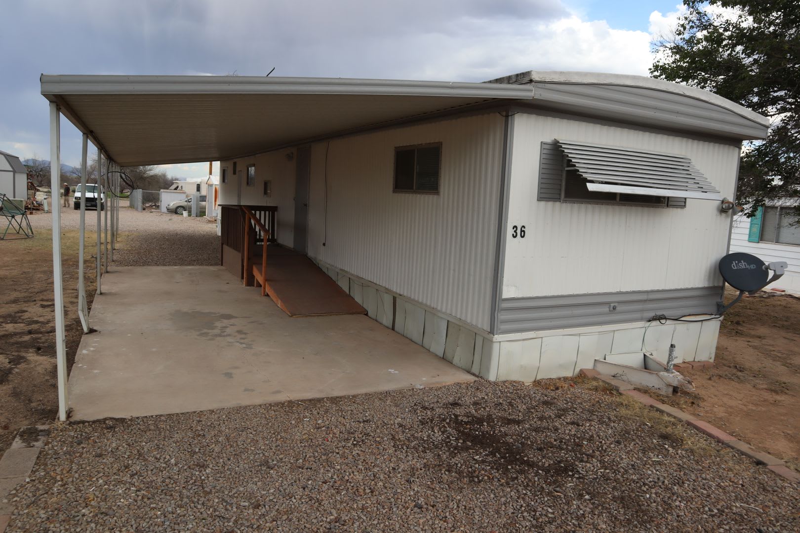 Right In The Middle Of Town – photo 2